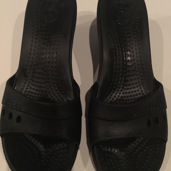 Crocs Size 8 listing is for both💃🏻👠 - Picture 3 of 8